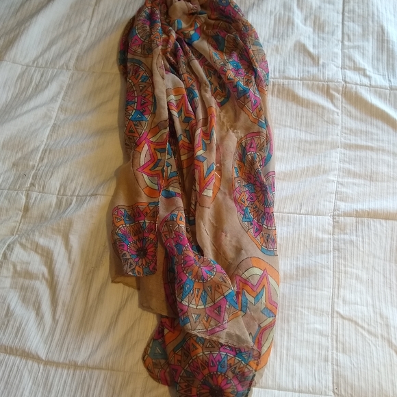 Geometric Shapes Scarf - Picture 3 of 3